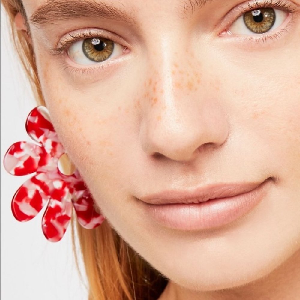 Free People Daisy Resin Earrings